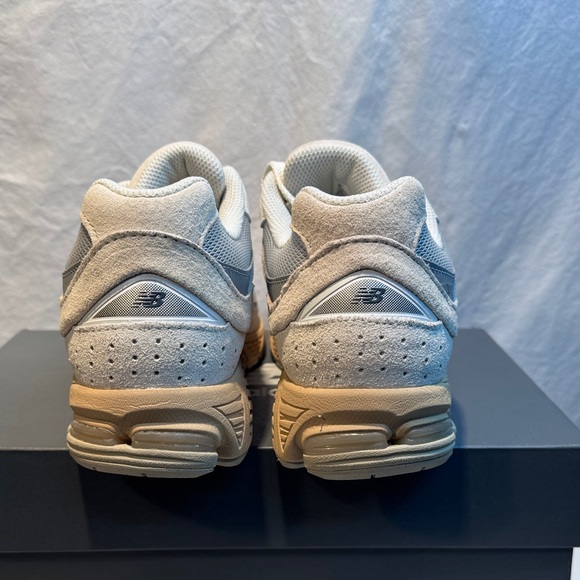 🆕 New Balance Men's Beige and Gray Sneakers - Picture 6 of 9